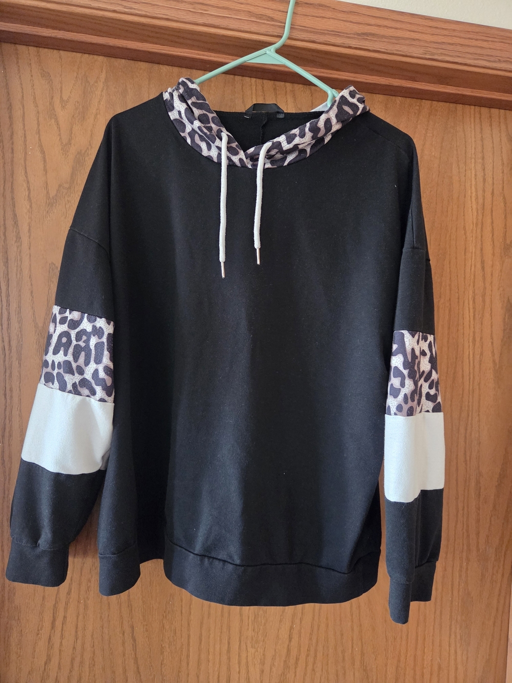 SHEIN Black Pullover Hoodie with Leopard Accents